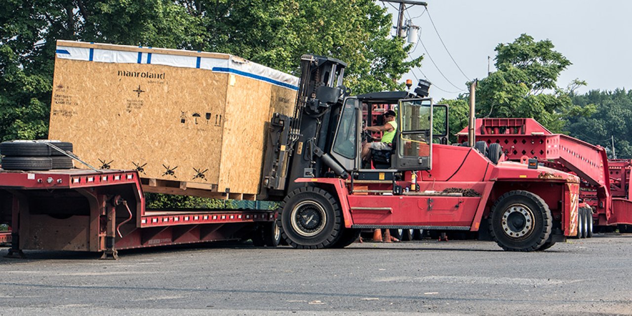5,000-50,000lb Forklifts.